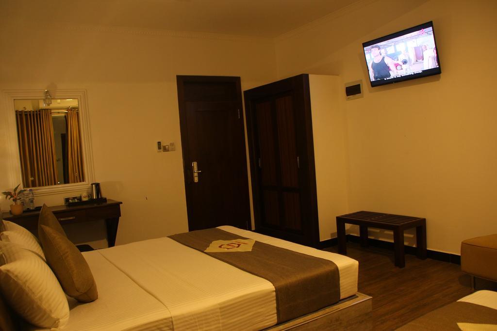 Sasha Transit Hotel Katunayaka Ngoại thất bức ảnh